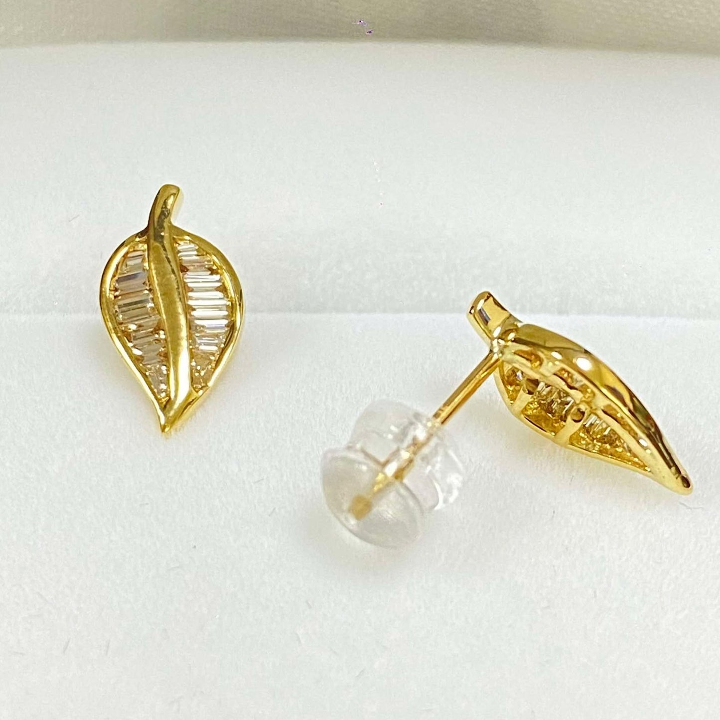 18K LEAF STUD