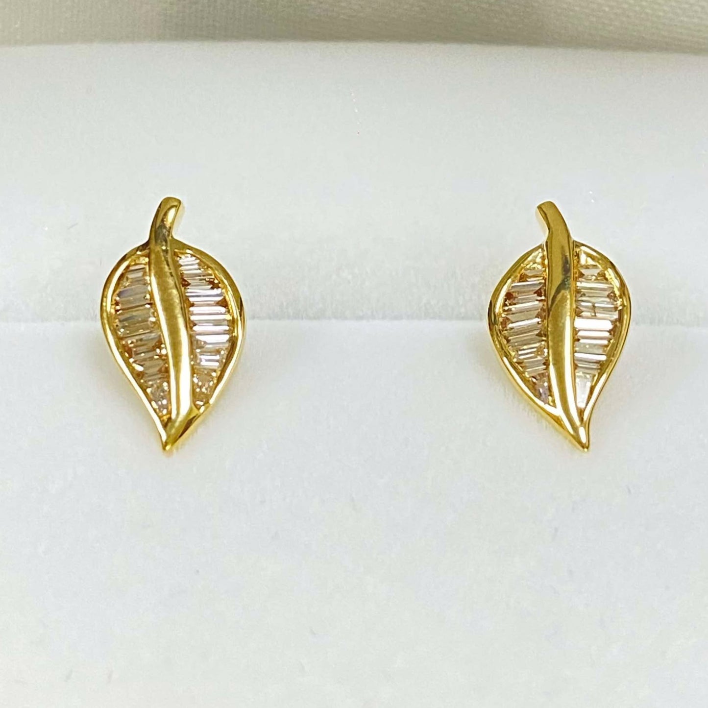 18K LEAF STUD