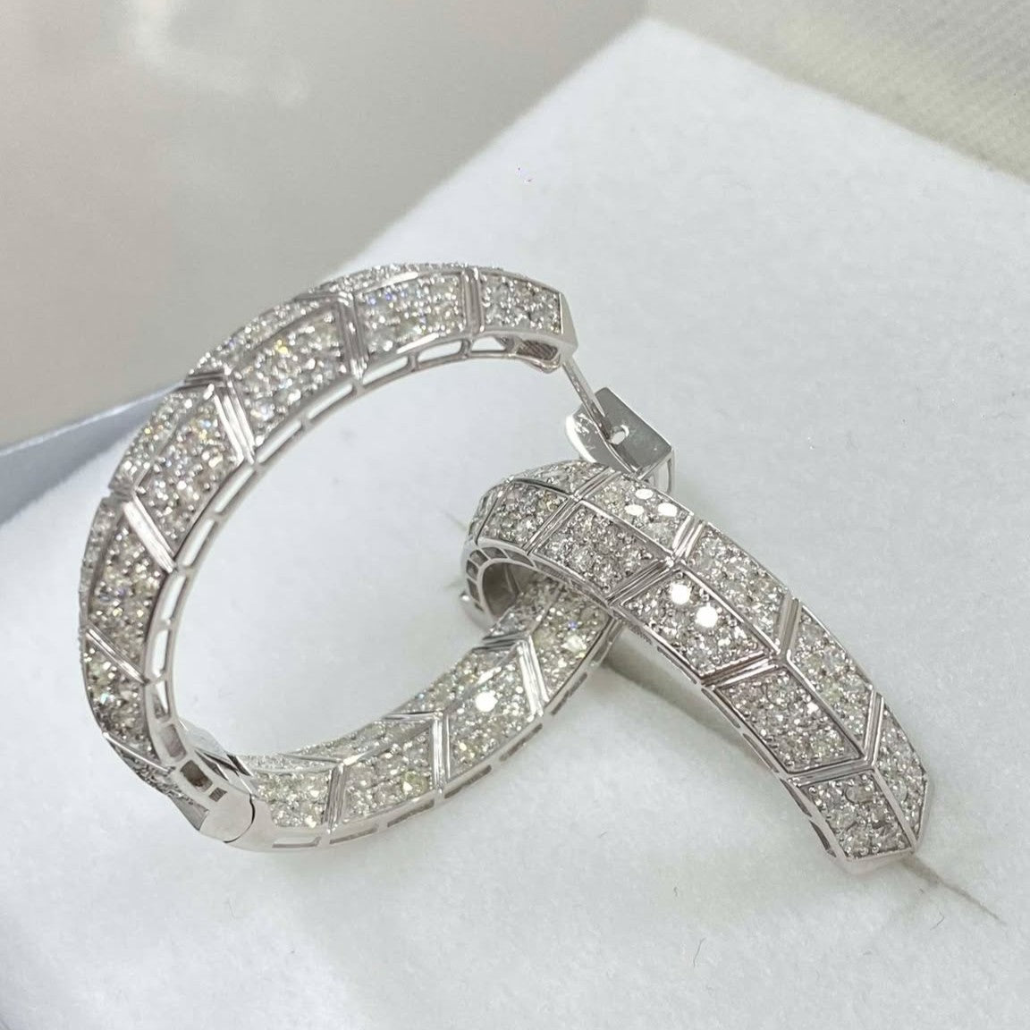 18K HOOP DIA EARRINGS