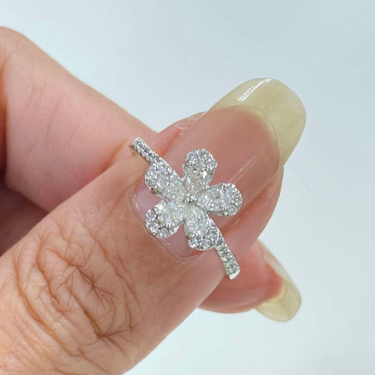 18K NATURAL DIAMOND RING